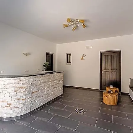 Zefyros Hotel